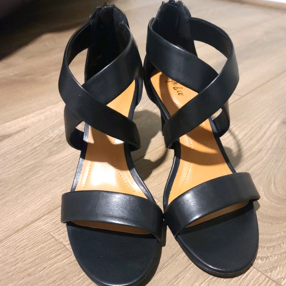 Black heels very sexy and comfortable size 8